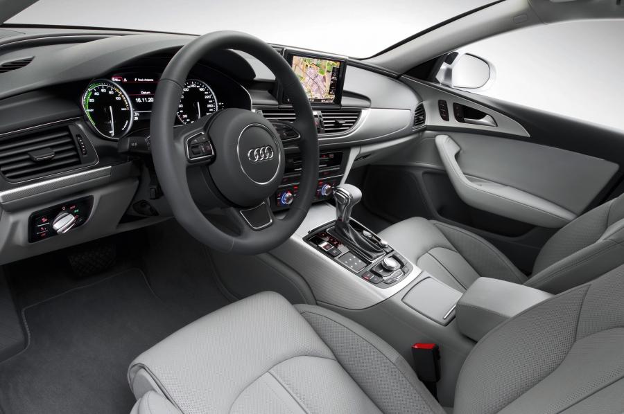 Интерьер Audi A6 Hybrid Sedan (4G, C7) 2011 года  (фото 12 из 24)